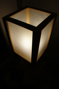 Lampe LED en châtaignier