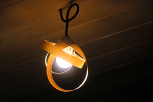 Luminaire LED en érable