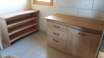 Meubles de salle de bain courbes en châtaignier