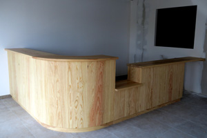 Comptoir de magasin en pin massif