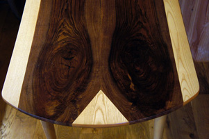 Table en noyer et frêne